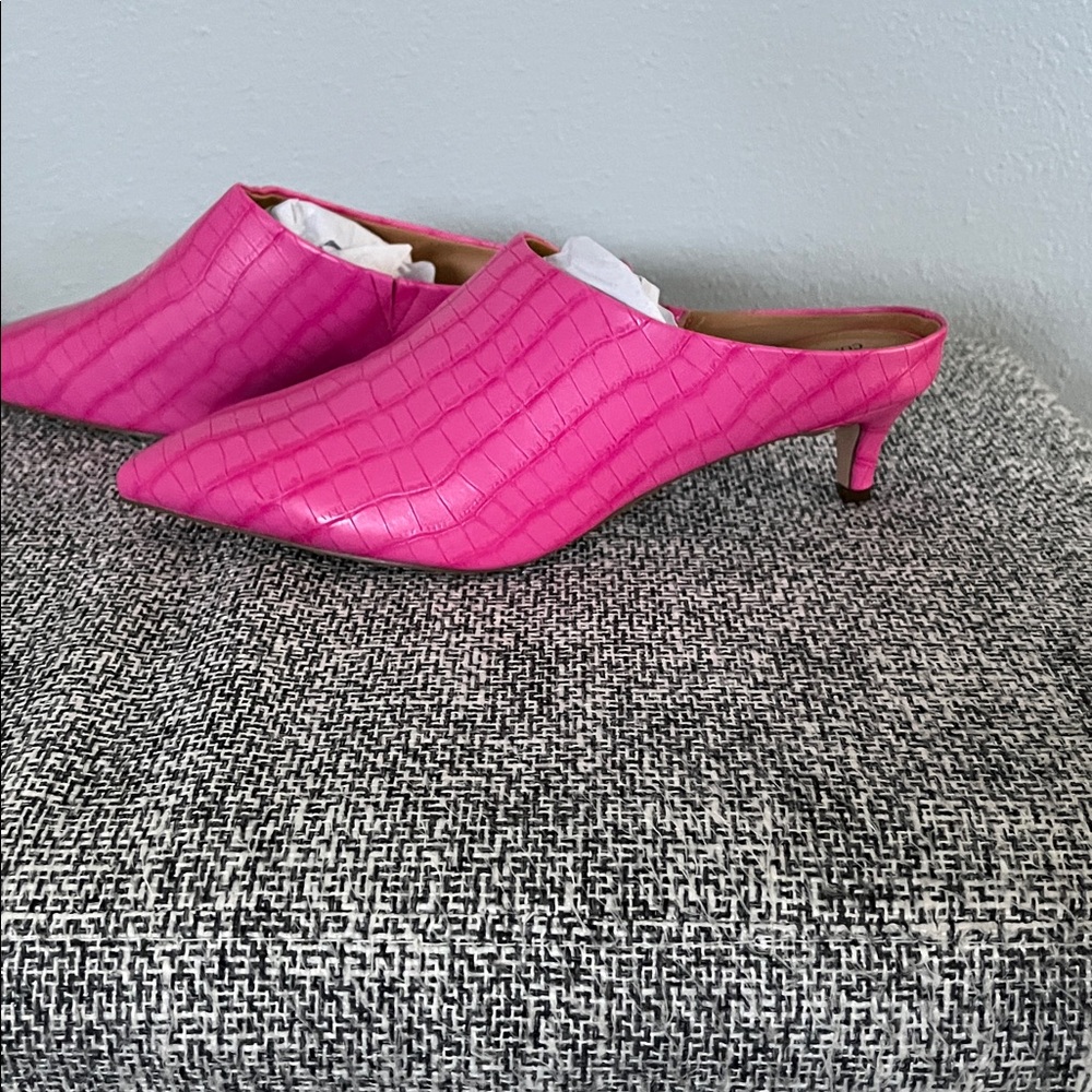 Pink Pointed-Toe Mule Kitten Heel
